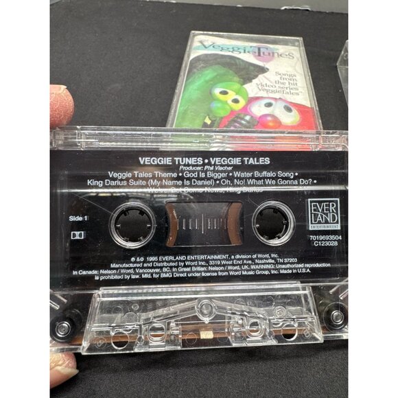 Veggie Tunes & Veggie Tunes 2 Cassette Tape Set - Picture 5 of 8